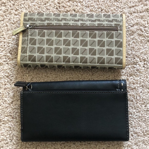 🔥FINAL SALE~ 2 Nine & Co Wallets - Picture 2 of 6